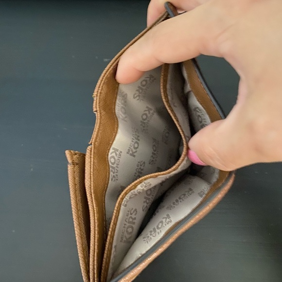 Michael Kors leather Wallet - Picture 3 of 4